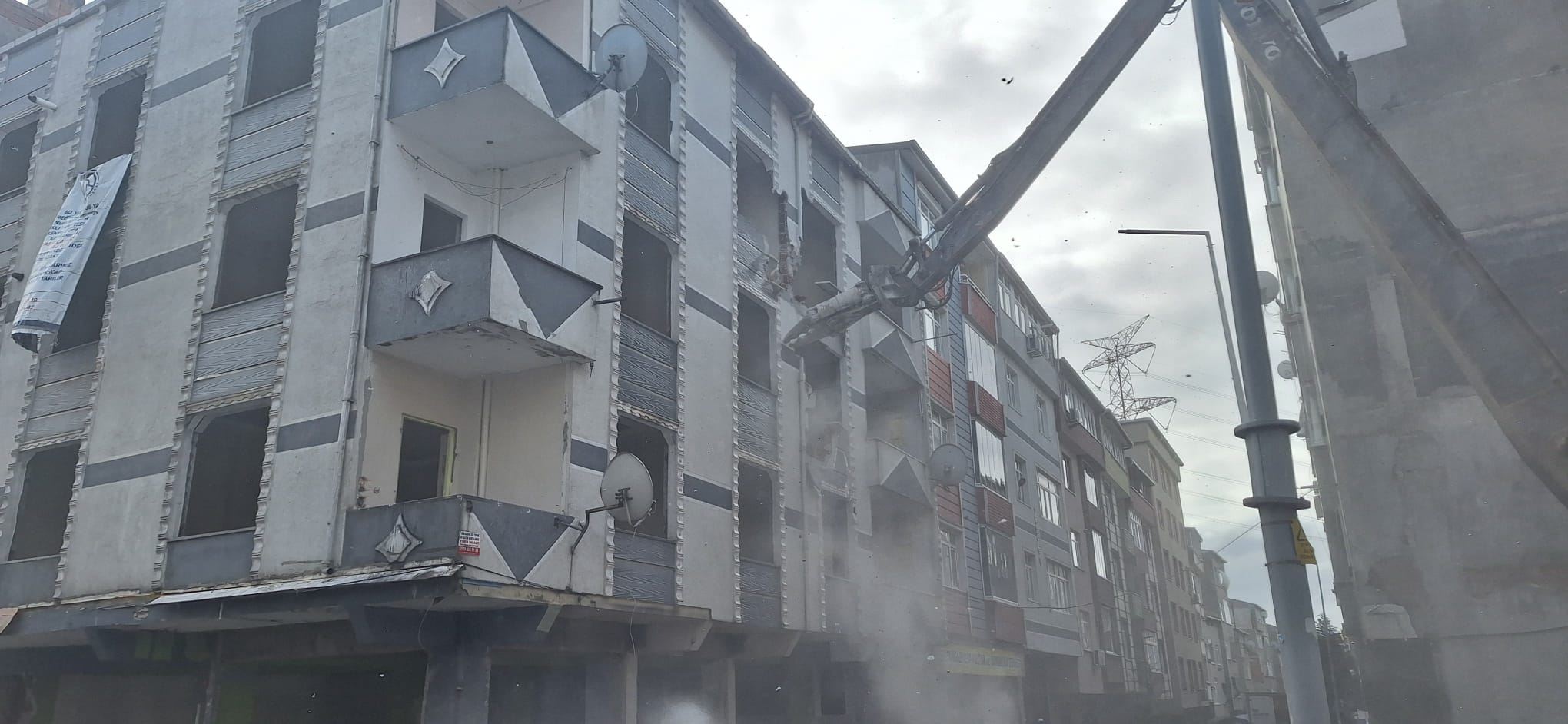 Kartal Soğanlı TOKİ — bina cephe ve altyapı